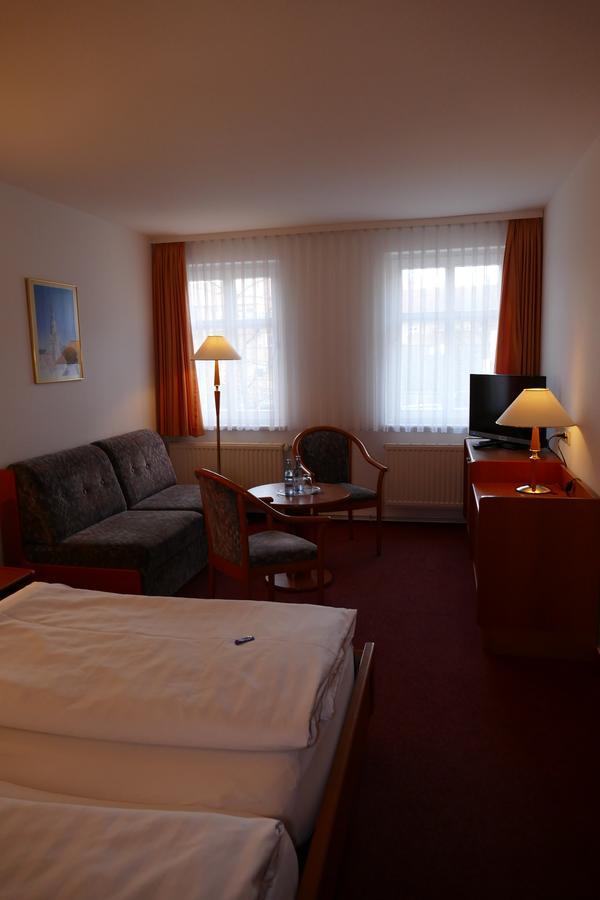 Hotel Am Dom ไกรฟ์สวัลด์ ภายนอก รูปภาพ